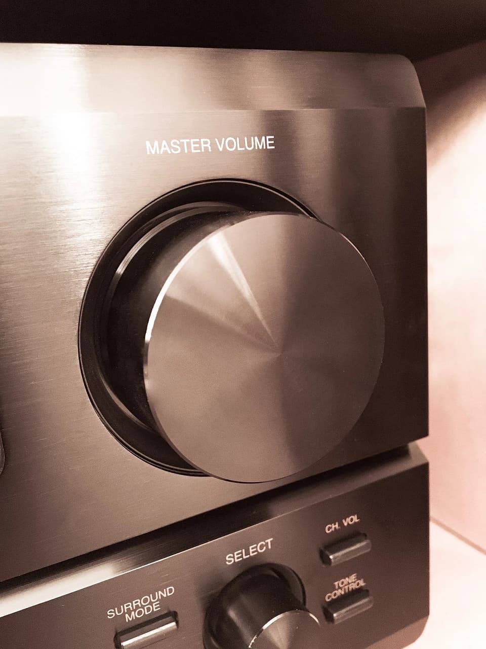 Large rotary master volume knob on the front panel of an audio amplifier.
